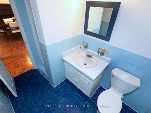 570 Louis Dr, Mississauga, ON - Indoor Photo Showing Bathroom