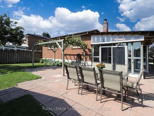 570 Louis Dr, Mississauga, ON - Outdoor