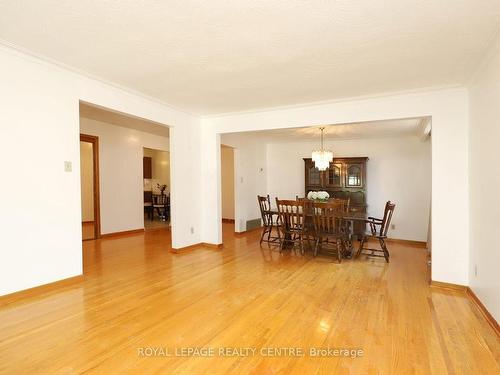 570 Louis Dr, Mississauga, ON - Indoor Photo Showing Other Room