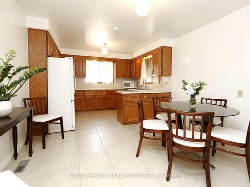 570 Louis Dr, Mississauga, ON - Indoor Photo Showing Dining Room