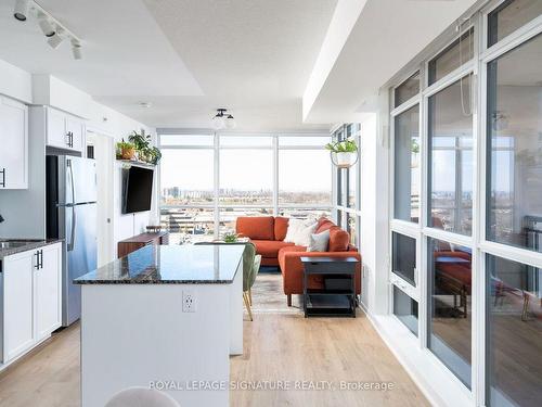 1115-830 Lawrence Ave W, Toronto, ON - Indoor Photo Showing Kitchen