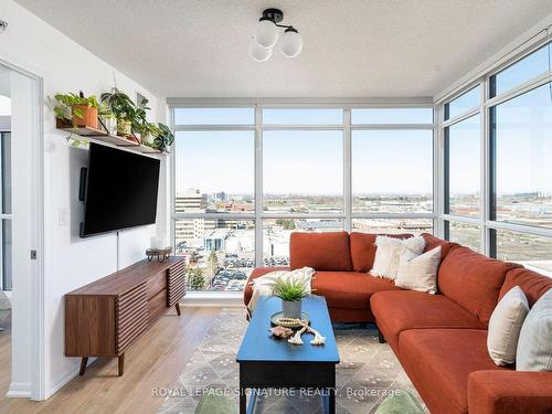 1115-830 Lawrence Ave W, Toronto, ON - Indoor Photo Showing Living Room