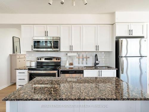 1115-830 Lawrence Ave W, Toronto, ON - Indoor Photo Showing Kitchen With Double Sink With Upgraded Kitchen