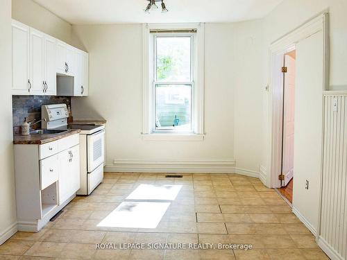 93 Melbourne St W, Kawartha Lakes, ON - Indoor Photo Showing Kitchen