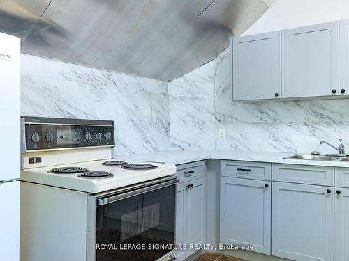 93 Melbourne St W, Kawartha Lakes, ON - Indoor Photo Showing Kitchen