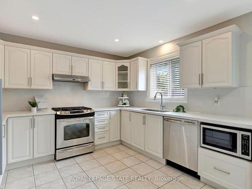 162 Silverlace Circ, Hamilton, ON - Indoor Photo Showing Kitchen