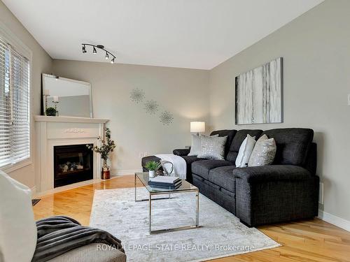 162 Silverlace Circ, Hamilton, ON - Indoor Photo Showing Living Room With Fireplace