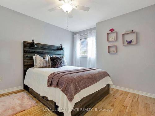 162 Silverlace Circ, Hamilton, ON - Indoor Photo Showing Bedroom