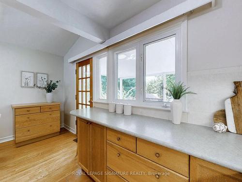 14 Linville Rd W, Toronto, ON - Indoor Photo Showing Kitchen