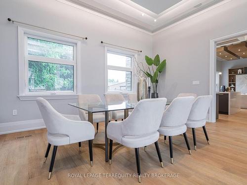 45 Seaton Dr, Aurora, ON - Indoor Photo Showing Dining Room