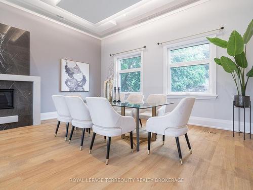 45 Seaton Dr, Aurora, ON - Indoor Photo Showing Dining Room