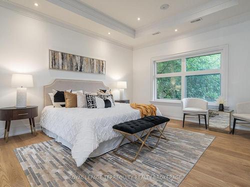 45 Seaton Dr, Aurora, ON - Indoor Photo Showing Bedroom