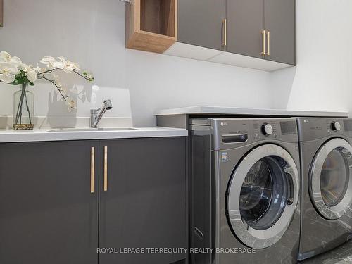 45 Seaton Dr, Aurora, ON - Indoor Photo Showing Laundry Room