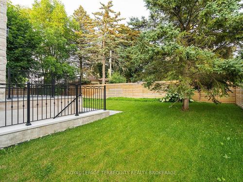 45 Seaton Dr, Aurora, ON - Outdoor