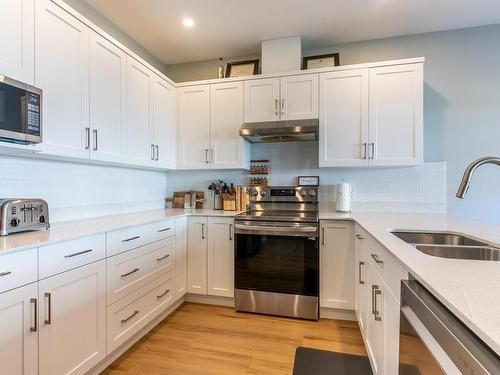 165-2683 Ord Rd, Kamloops, BC - Indoor Photo Showing Kitchen With Double Sink