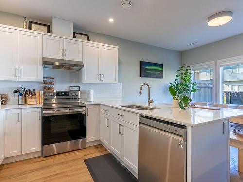 165-2683 Ord Rd, Kamloops, BC - Indoor Photo Showing Kitchen With Double Sink