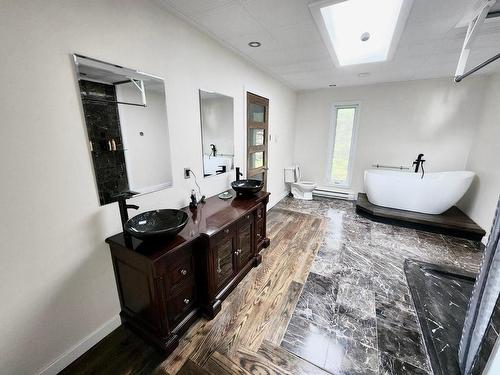 Ensuite bathroom - 338 Rue Du Golf, Sainte-Sophie, QC - Indoor