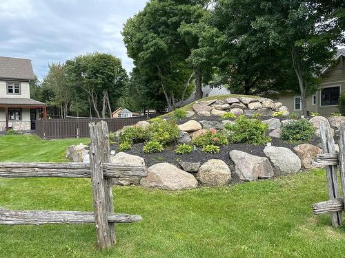 Jardin - 19 Av. Des Buses, Saint-Sauveur, QC - Outdoor