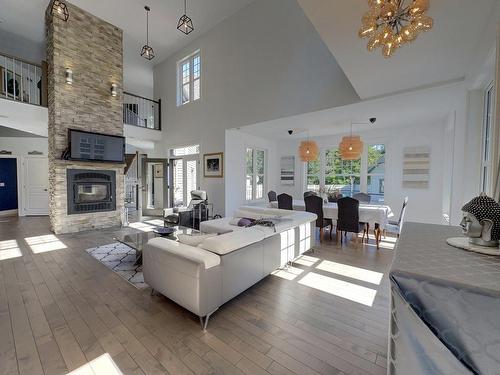 Salon - 19 Av. Des Buses, Saint-Sauveur, QC - Indoor Photo Showing Living Room With Fireplace