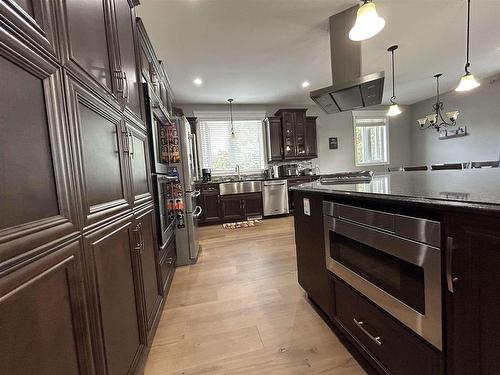 641 Second Street, Fort Frances, ON - Indoor Photo Showing Kitchen With Upgraded Kitchen