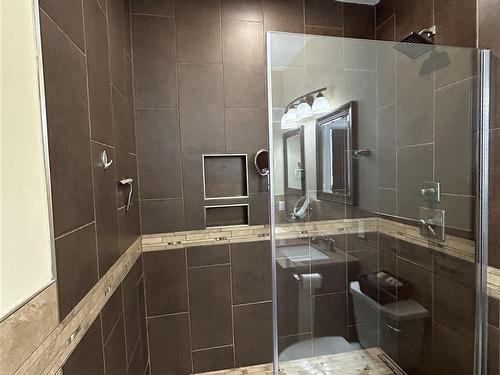 641 Second Street, Fort Frances, ON - Indoor Photo Showing Bathroom