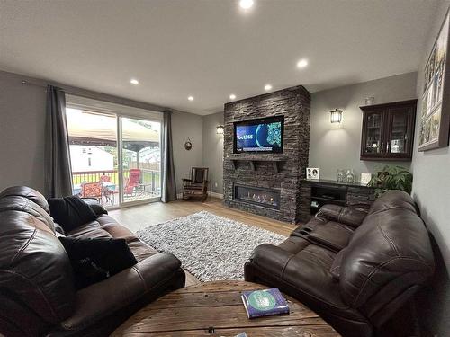 641 Second Street, Fort Frances, ON - Indoor Photo Showing Living Room With Fireplace