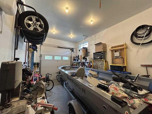 641 Second Street, Fort Frances, ON - Indoor Photo Showing Garage