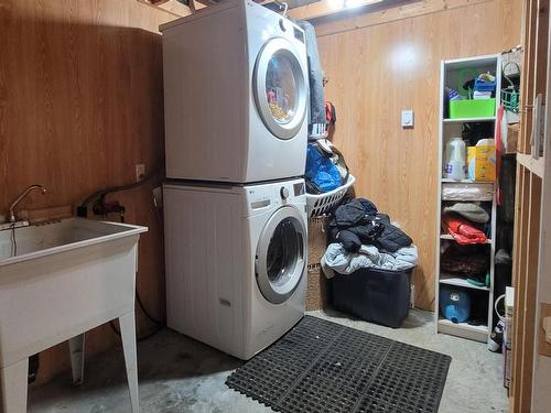 1243 Bain Road, Clearwater, BC - Indoor Photo Showing Laundry Room