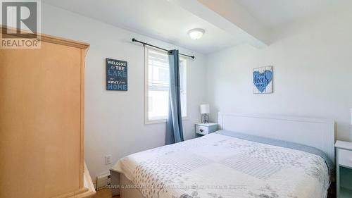 21 Huron Street, Lambton Shores (Grand Bend), ON - Indoor Photo Showing Bedroom