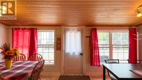 21 Huron Street, Lambton Shores (Grand Bend), ON - Indoor Photo Showing Dining Room