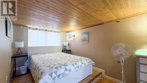 21 Huron Street, Lambton Shores (Grand Bend), ON - Indoor Photo Showing Bedroom