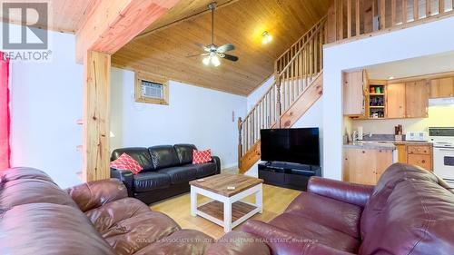 21 Huron Street, Lambton Shores (Grand Bend), ON - Indoor Photo Showing Living Room