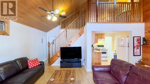 21 Huron Street, Lambton Shores (Grand Bend), ON - Indoor Photo Showing Living Room