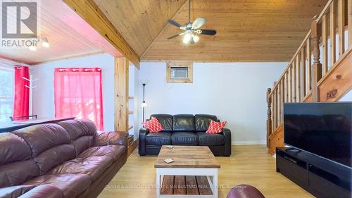 21 Huron Street, Lambton Shores (Grand Bend), ON - Indoor Photo Showing Living Room