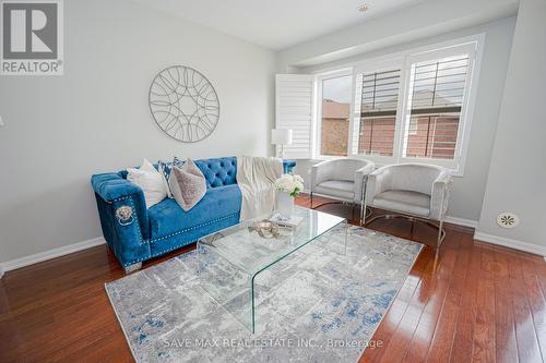 68 Vanhorne Close, Brampton, ON - Indoor Photo Showing Living Room