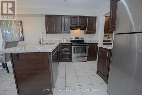 68 Vanhorne Close, Brampton, ON - Indoor Photo Showing Kitchen With Stainless Steel Kitchen