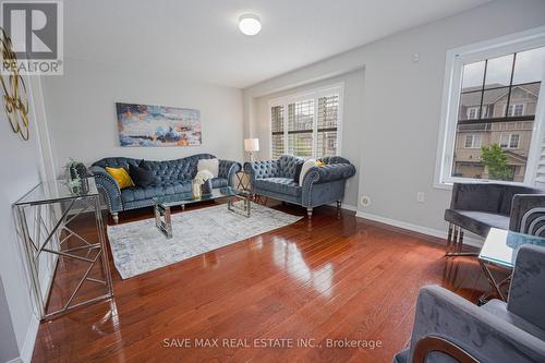 68 Vanhorne Close, Brampton, ON - Indoor Photo Showing Living Room