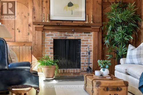 13014 Heritage Road, Caledon, ON - Indoor Photo Showing Living Room With Fireplace