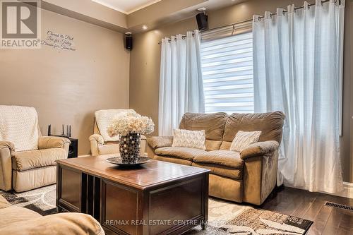 3070 Patrick Street, Howick, ON - Indoor Photo Showing Living Room