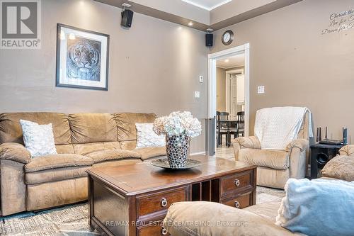 3070 Patrick Street, Howick, ON - Indoor Photo Showing Living Room