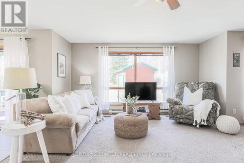 29 Clear Lake Court, Marmora And Lake, ON - Indoor Photo Showing Living Room