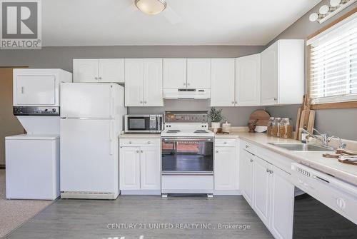 29 Clear Lake Court, Marmora And Lake, ON - Indoor Photo Showing Kitchen