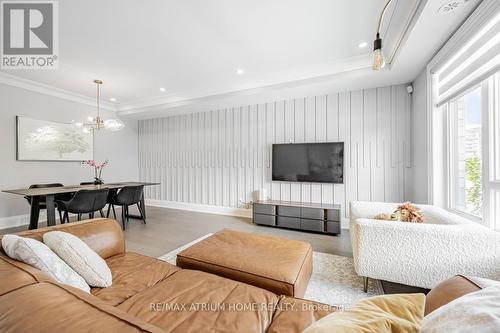 52 Saddlecreek Drive, Markham (Commerce Valley), ON - Indoor Photo Showing Living Room