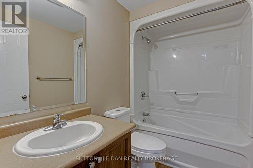 50 - 1059 Whetherfield Street, London, ON - Indoor Photo Showing Bathroom