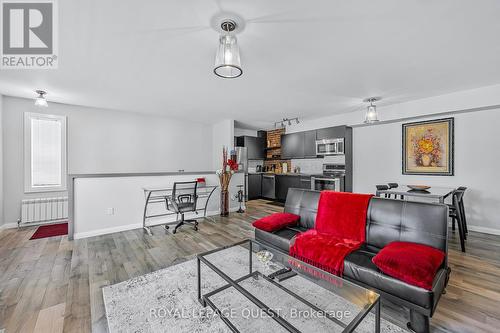 214 Mississaga Street W, Orillia, ON - Indoor Photo Showing Living Room