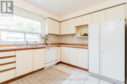 4 Stubbswood Square, Toronto (Agincourt South-Malvern West), ON - Indoor Photo Showing Kitchen With Double Sink