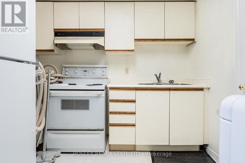 4 Stubbswood Square, Toronto (Agincourt South-Malvern West), ON - Indoor Photo Showing Kitchen With Double Sink