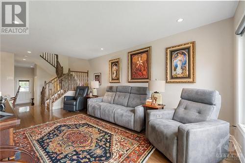 2233 Marble Crescent, Prescott And Russell, ON - Indoor Photo Showing Living Room