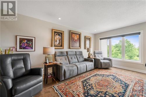 2233 Marble Crescent, Prescott And Russell, ON - Indoor Photo Showing Living Room