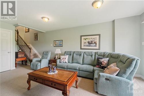 2233 Marble Crescent, Prescott And Russell, ON - Indoor Photo Showing Living Room